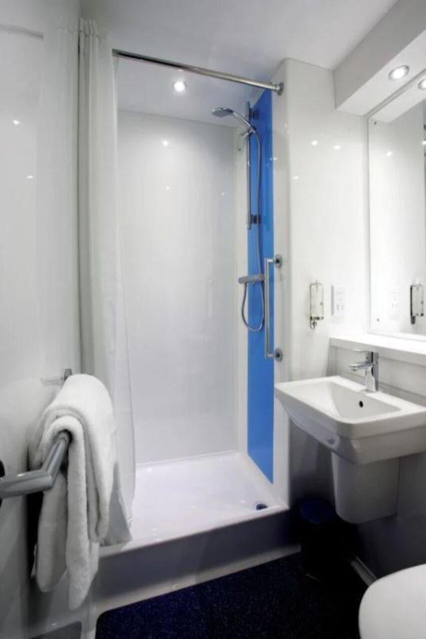 Travelodge London Barking Exterior photo