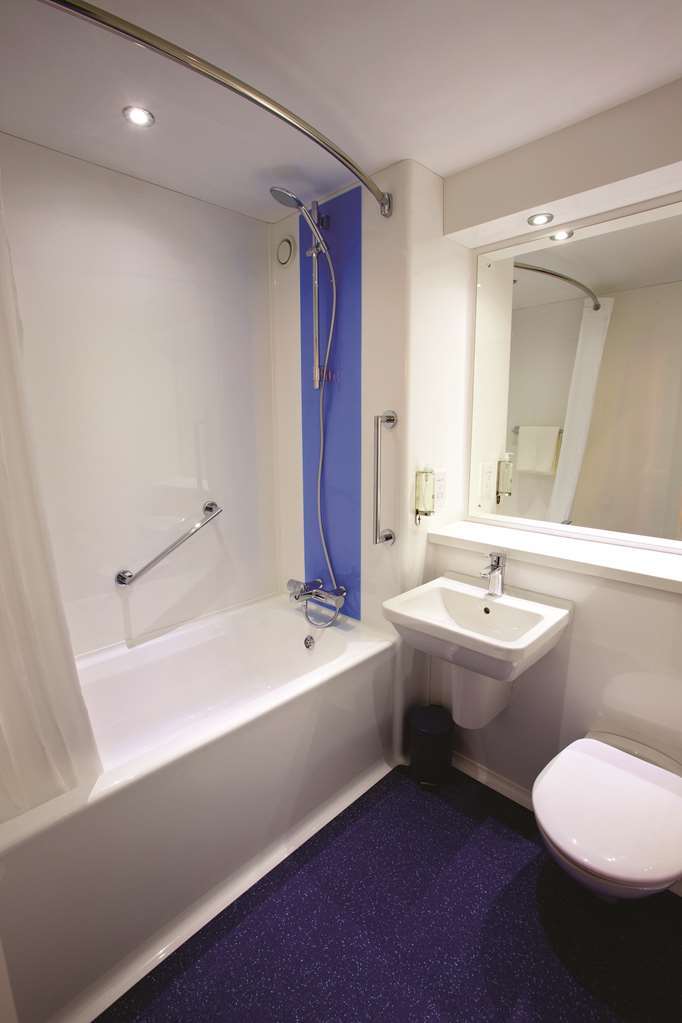 Travelodge London Barking Room photo